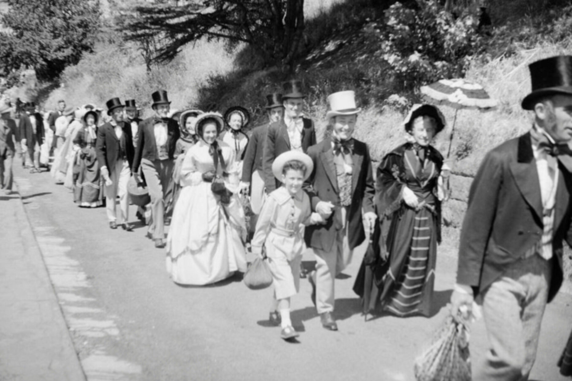 Re-enactment of the first settlers arriving in Lyttelton, 1950 - 13863.1