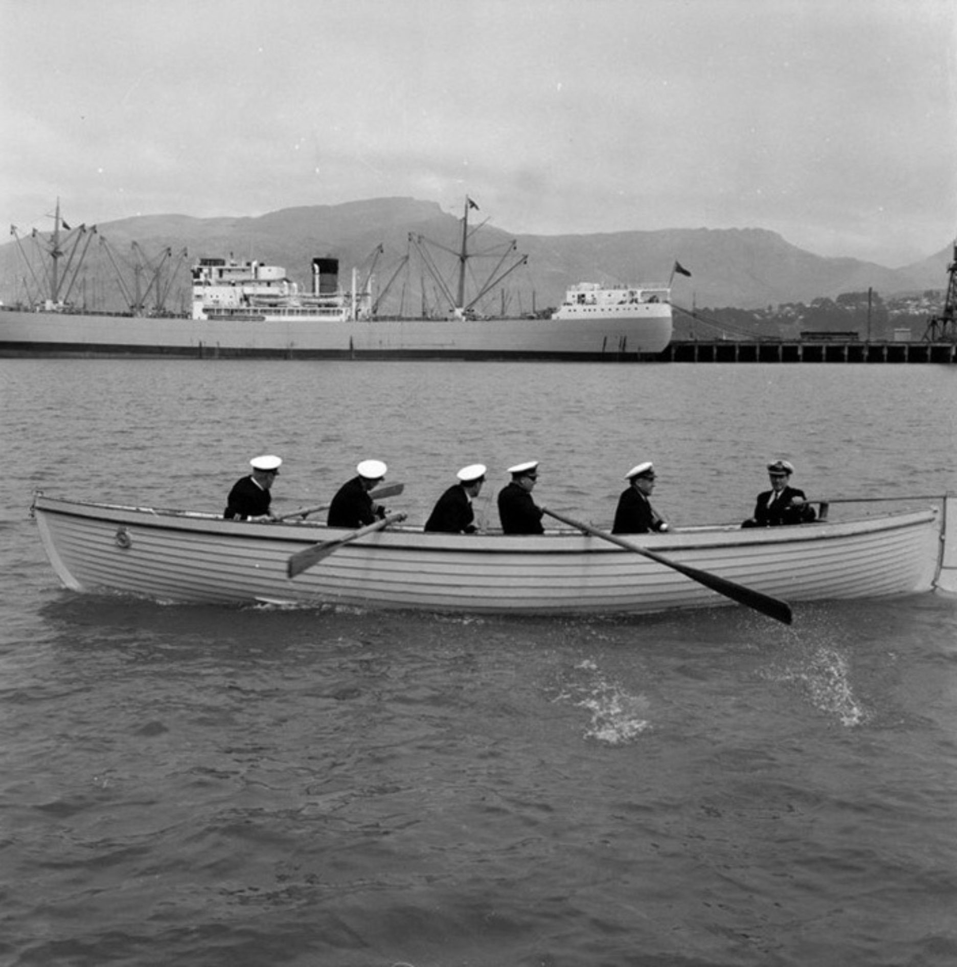 6 men rowboat
